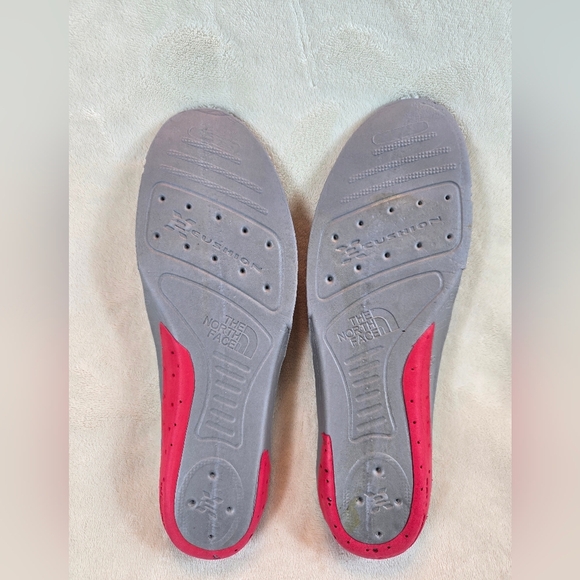 Northface Waterproof Chilkat Fall, Winter, Spring Midrise Boot - Picture 10 of 11